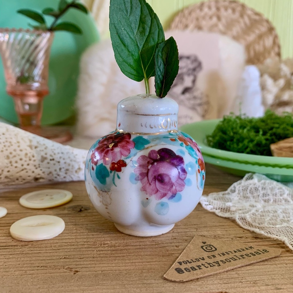Vintage Porcelain Floral Shaker 🌸 Unique Home Decor / Gift / Antique / Nature